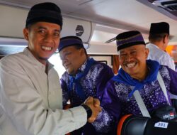 Ketua DPRD Kota Payakumbuh Wirman Putra Lepas Jemaah Haji