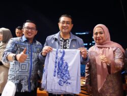 Didampingi Ketua TP PKK Tanah Datar, Bupati Eka Putra Hadiri Gala Dinner Bersama Menteri Ekonomi Kreatif