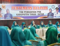 Hadiri Pertemuan Bulanan, Ketua TPPKK Ny. Lise Eka Putra Ajak Kader PKK Peduli Sampah Dan Kebersihan Lingkungan