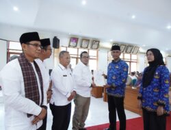 Serahkan SK Kepada 46 CPNS Hasil Seleksi Tahun 2024, Bupati Eka Putra Berpesan Niatkan Dalam Hati Bekerja Mengabdi Melayani Masyarakat
