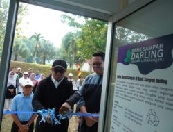 Didampingi Wabup Ahmad Fadly, Bupati Eka Putra Resmikan Bank Sampah Darling