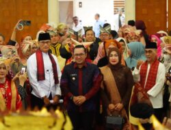 Silaturahmi Akbar IKTS, Bupati Eka Putra Apresiasi IKTS Tampilkan Prosesi Adat Poi Manjanguak