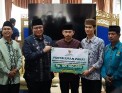 Komitmen Pemda Tanah Datar Bantu Pendidikan, 22 Putra Putri Tanah Datar Terima Bantuan Kaderisasi Ulama Senilai Rp 165 Juta