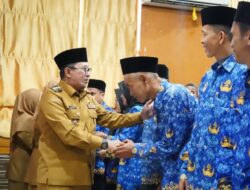 BUPATI EKA PUTRA AMBIL SUMPAH 12 ORANG PPPK TAHUN ANGGARAN 2024