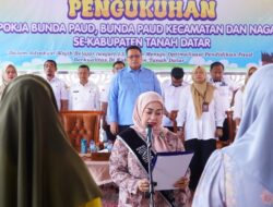 Bunda PAUD Tanah Datar Ny. Lise Eka Putra Kukuhkan Pokja PAUD Kabupaten, Bunda PAUD Kecamatan Dan Nagari Se Tanah Datar Dikukuhkan