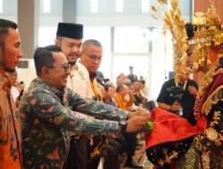 Hadiri Pengukuhan Fadly Amran, Bupati Eka Putra Titipkan Perantau Asal Tanah Datar