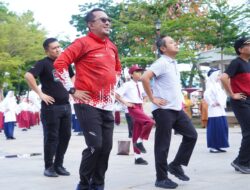 Wamendikdasmen RI Senam Bersama Siswa di Lapangan Cindua Mato Batusangkar Didampingi Bupati Eka Putra