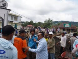 Bupati Eka Putra Berikan Bantuan serta Hadir Langsung dan Apresiasi Gotong Royong Pembangunan Halaman Masjid Nurul Falah