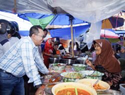 Bupati Eka PutraTinjau Pasar Pabukoan Berikan Motivasi dan Dukungan Untuk Pelaku UMKM