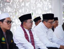 Bupati dan Wabup Berbuka Bersama Pegawai Di Lingkup Pemkab Tanah Datar Di Gazebo Indojolito