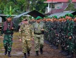 542 Prajurit Yonif TP 951/Pandeka Marapi Disambut Upacara di Simawang
