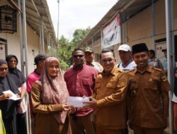 Bupati Eka Putra Salurkan Bantuan Raja Pagaruyung untuk Korban Bencana Tanah Datar
