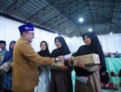 Berbuka Bersama Petugas Kebersihan, Bupati Eka Putra Ingatkan Kebersihan Tanggung Jawab Bersama