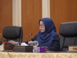 Wakil Ketua DPRD Payakumbuh Hurisna Jamhur Bahas Nota Penjelasan Walikota Payakumbuh