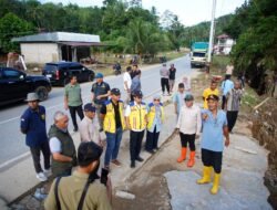 Bupati Eka Putra dan BPJN Sumbar Tinjau Jembatan Rusak di Taluak Pasca Luapan Batang Tompo