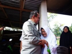 Bupati Eka Putra Serahkan Bantuan Baznas untuk Korban Kebakaran di Lubuk Jantan