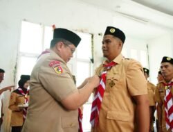 Ketua Kwartir Cabang (Kwarcab) 0304 Gerakan Pramuka Kabupaten Tanah Datar Ahmad Fadly Lantik Pengurus Saka Rintisan Yogaswara KPU Tanah Datar