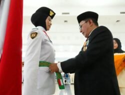 Kukuhkan 65 Anggota Paskibraka untuk Upacara HUT RI ke-81 Tingkat Kabupaten, Bupati Eka Putra : Jalankan Tugas Dengan Disiplin, Rasa Bangga, dan Penuh Tanggung Jawab