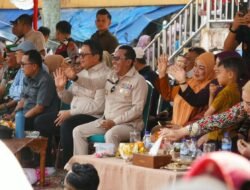 Bupati Eka Putra Lepas Pawai Alegoris HUT Ke-81 RI di Batusangkar