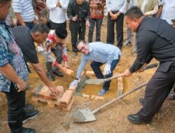 Bupati Eka Putra saat Hadiri Peletakan Batu Pertama Pembangunan Rumah Gadang IKTD Kota Tanjung Pinang