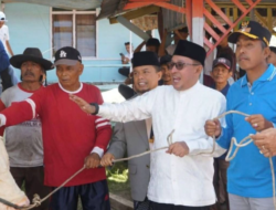 Bupati Eka Putra Serahkan Sapi Kurban Jenis Simental Seberat 1,2 Ton Kepada Wali Nagari Koto Baru Sungai Tarab Dari Presiden RI Prabowo